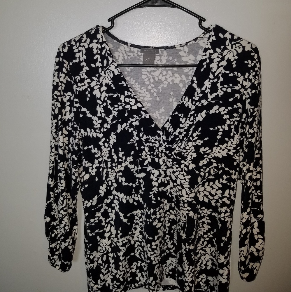 Ann Taylor Black V Cut Shirt Size M